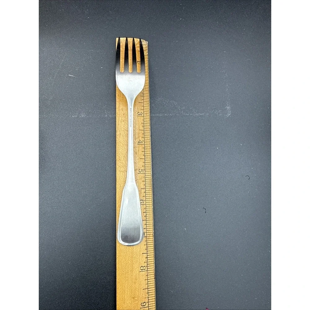 Oneida Stainless 4 Dinner Fork Yorktowne SSS 7 1/4 Flatware Traditional